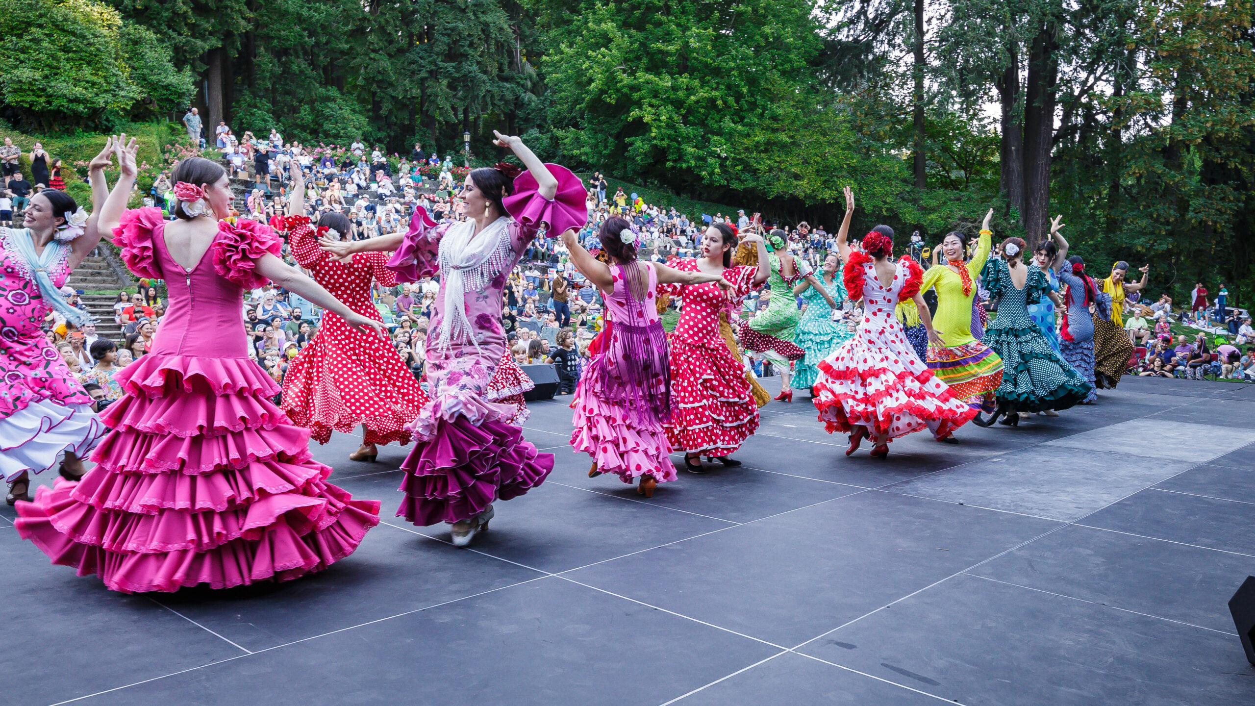 Espacio Flamenco performs on stage