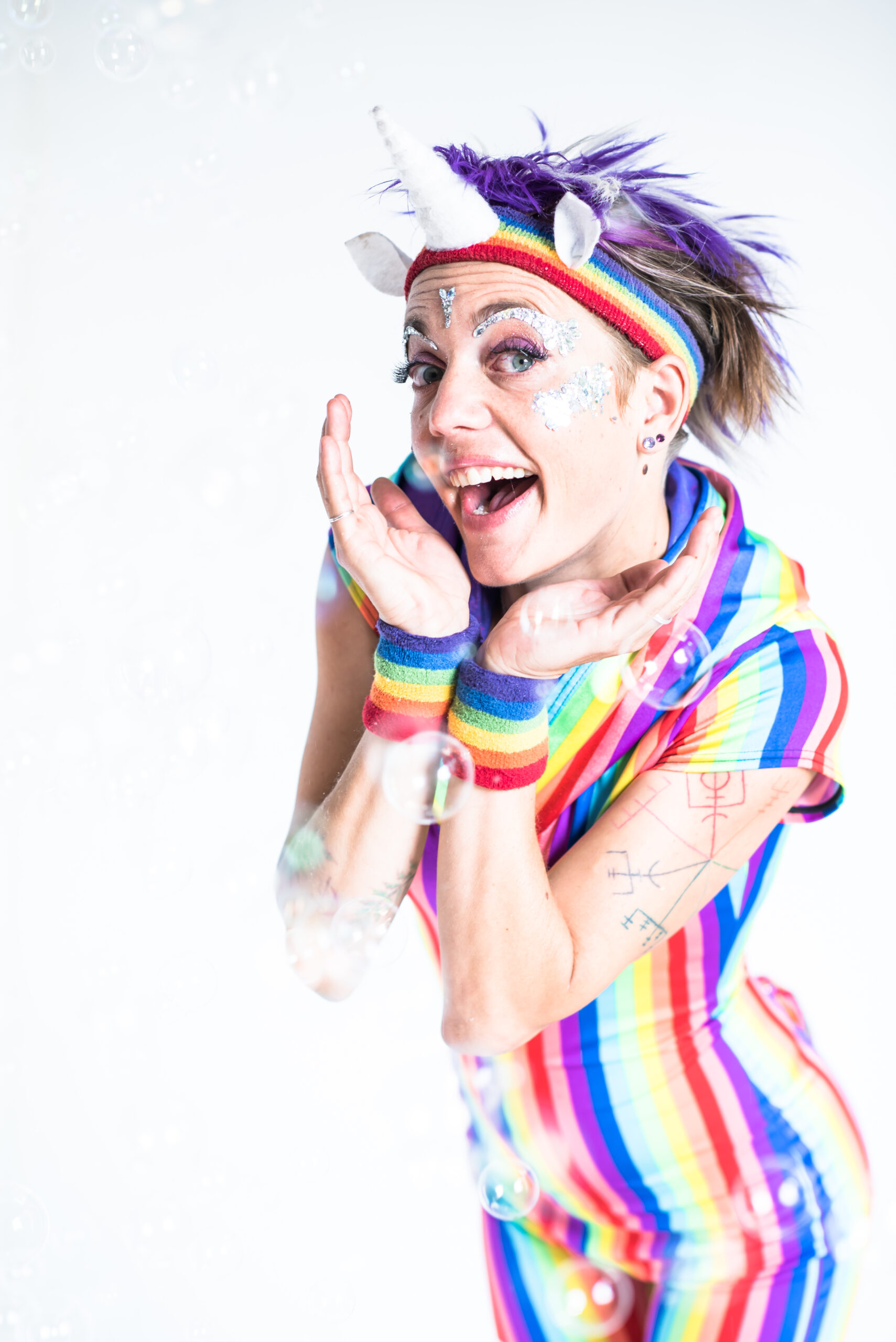 JenUwin the Unicorn visits Unicorns from Around the World with story and dance